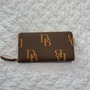 Dooney & Bourke Tan and Cream Zip Wallet